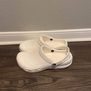 White Crocs size 9/11 Unisex
